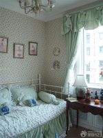 10平米卧室单人床碎花壁纸图片欣赏