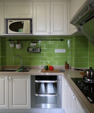 70平米家装厨房绿色瓷砖铺贴图设计大全