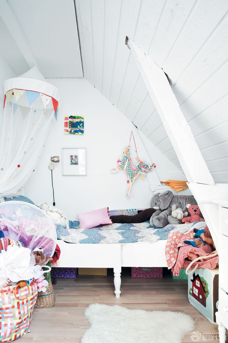 简约沉稳小户型阁楼设计图片