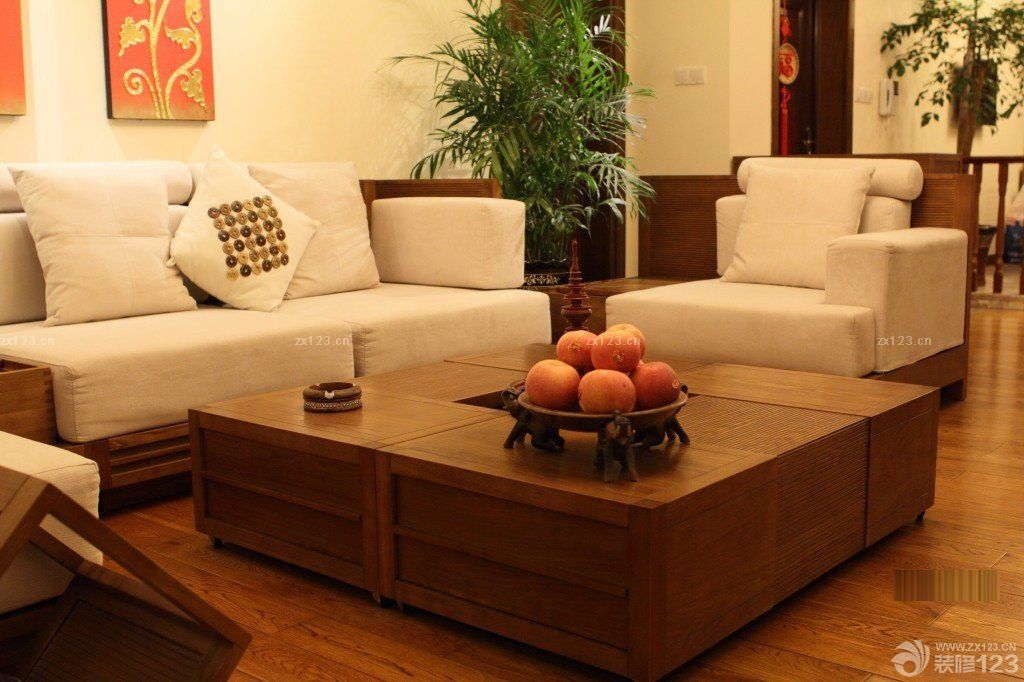 2025客厅浅棕色木地板装修图片