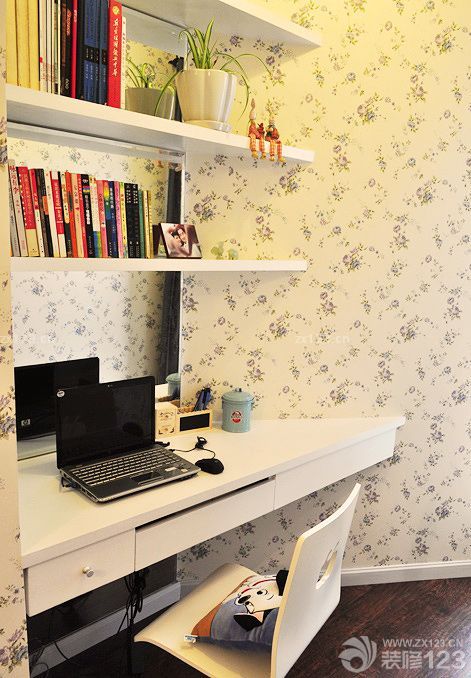 2025最新田园风格家居小书房电脑桌设计案例欣赏