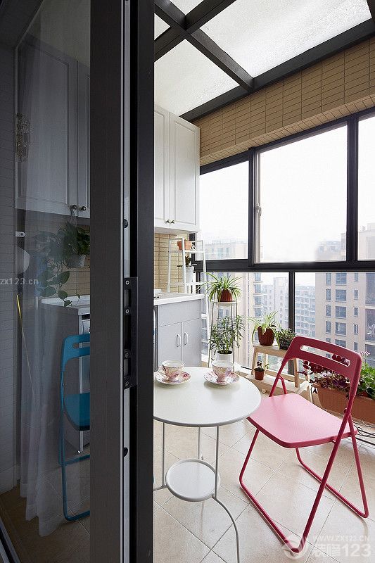 最新生活阳台休闲区布置设计效果图