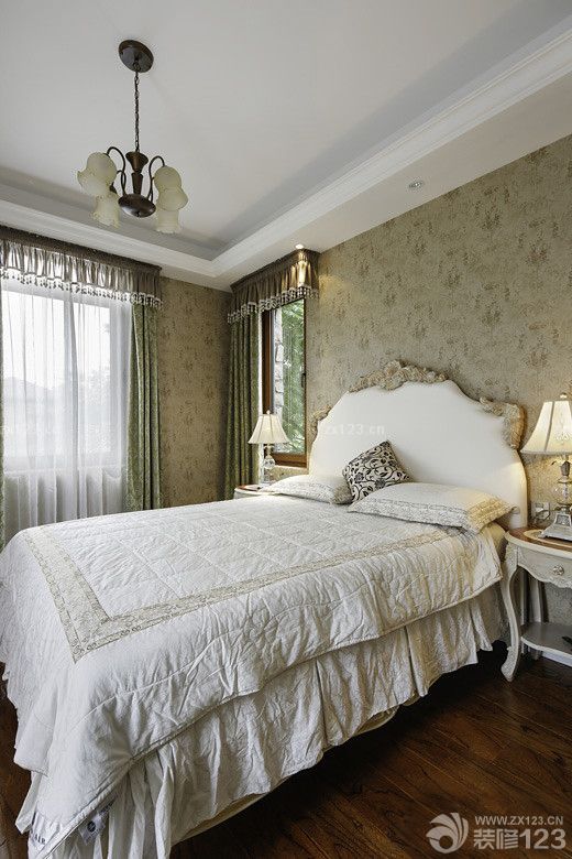 2025新古典混搭风格卧室墙衣实景图