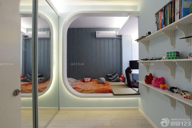 2025家装进门玄关墙面置物架实景图