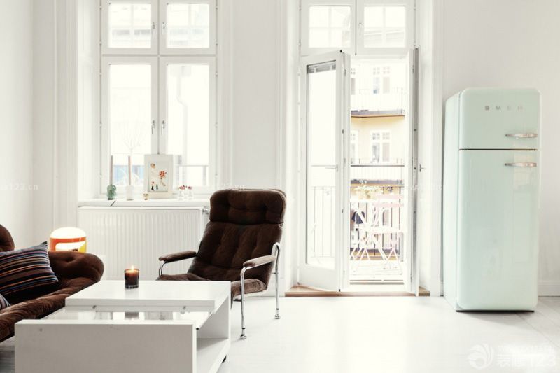 白色客厅阳台设计效果图