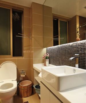 95平户型卫生间墙砖镜子装修图片欣赏