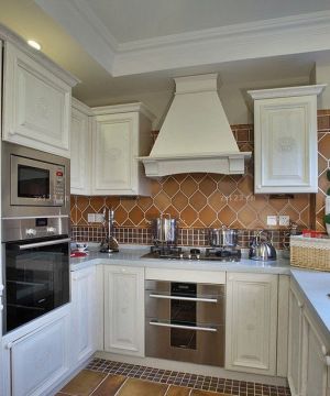 最新欧式小厨房橱柜颜色效果图片