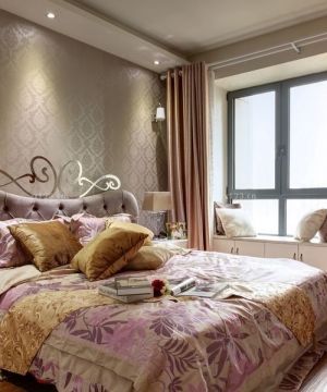 120平户型新古典卧室金色壁纸设计图片欣赏