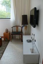 最新130平米客厅白色电视柜效果图