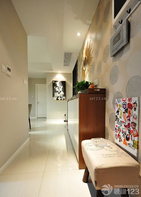 最新80平米家装进门玄关换鞋凳图片大全