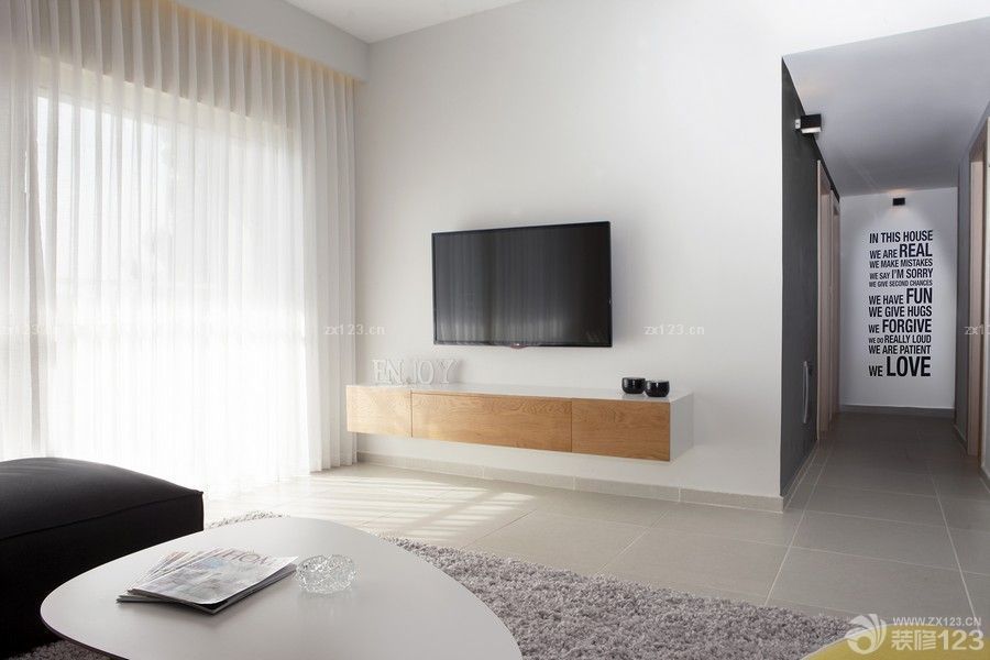 75平米客厅电视柜白色窗帘效果图欣赏