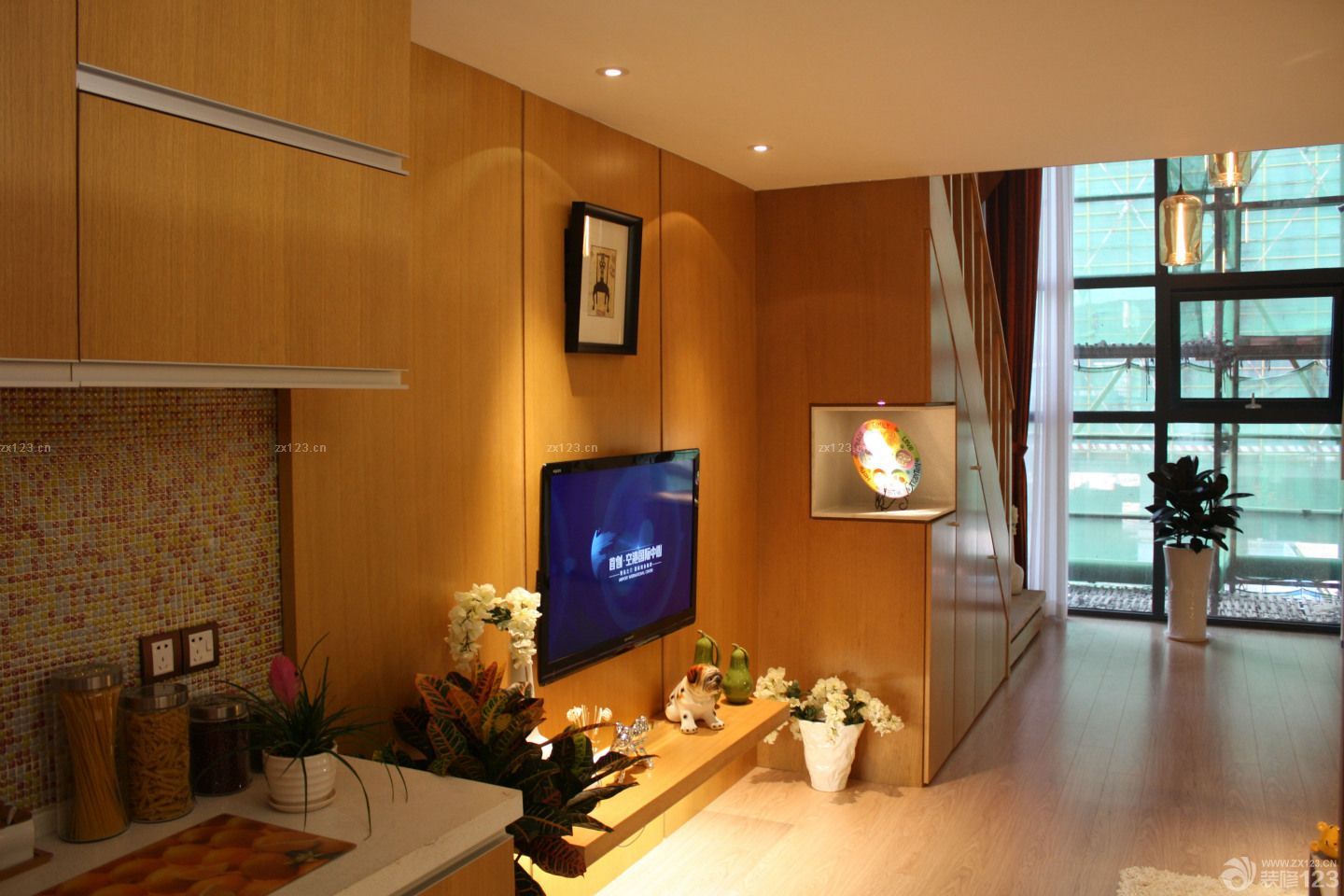 楼中楼挑高小户型客厅影视墙效果图欣赏