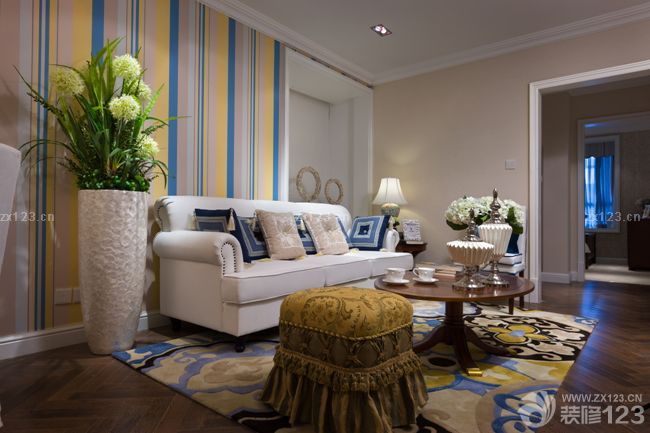 2025地中海风格小户型客厅壁纸装修效果图