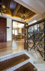 家庭客厅楼梯装修效果图片