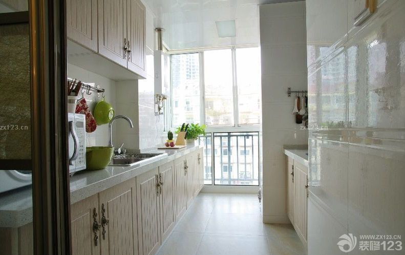 小户型新古典厨房橱柜设计效果图 