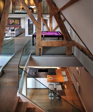 简约风格别墅实木楼梯装修效果图