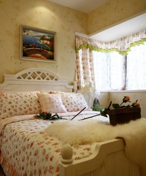最新小户型旧房改造女生卧室装修图片欣赏