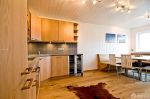 2023最新小户型敞开式厨房储物空间设计效果图