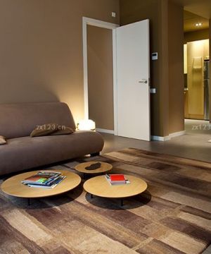 2023最新时尚暗厅小户型客厅壁纸沙发装修图