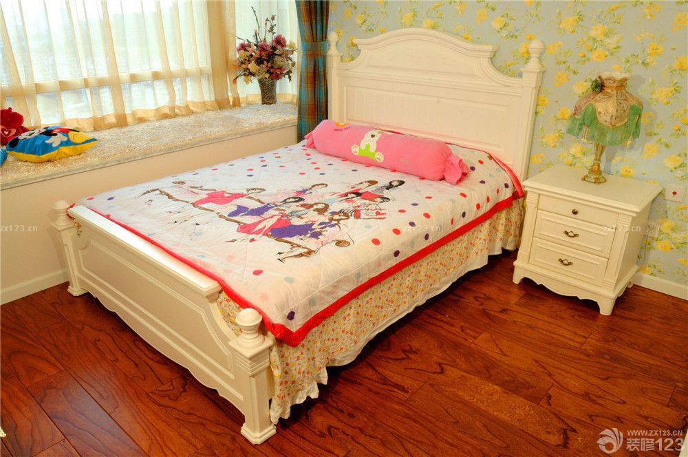 2025小户型女生卧室飘窗设计图片