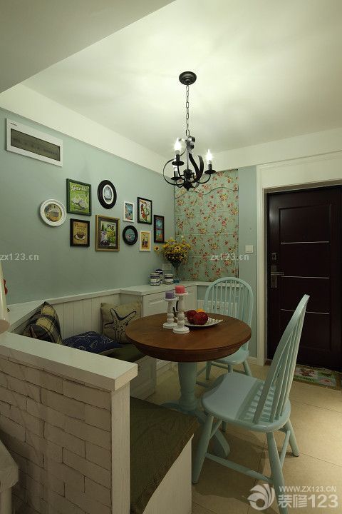 2025暗厅小户型美式吊灯美式餐桌装修图片