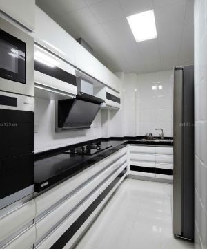 2023最新黑白简约风格厨柜设计图片