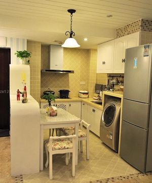 白色半敞开式厨房简约风格橱柜设计装修图片