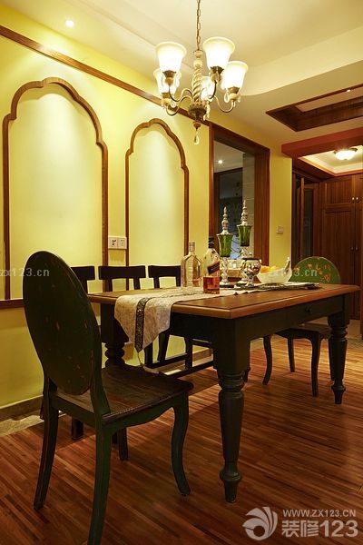 2025东南亚餐厅实木餐桌图片欣赏