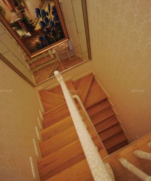 小型别墅简欧风格楼梯装修效果图片大全