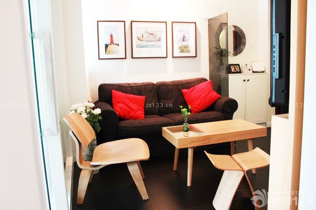 2025最新现代简约小户型客厅双人沙发装修案例