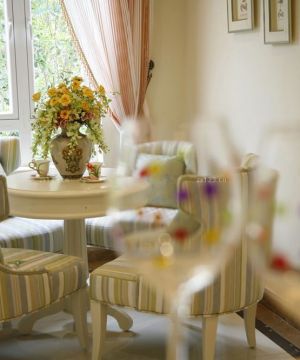 温馨美式风格房子小餐桌图片大全
