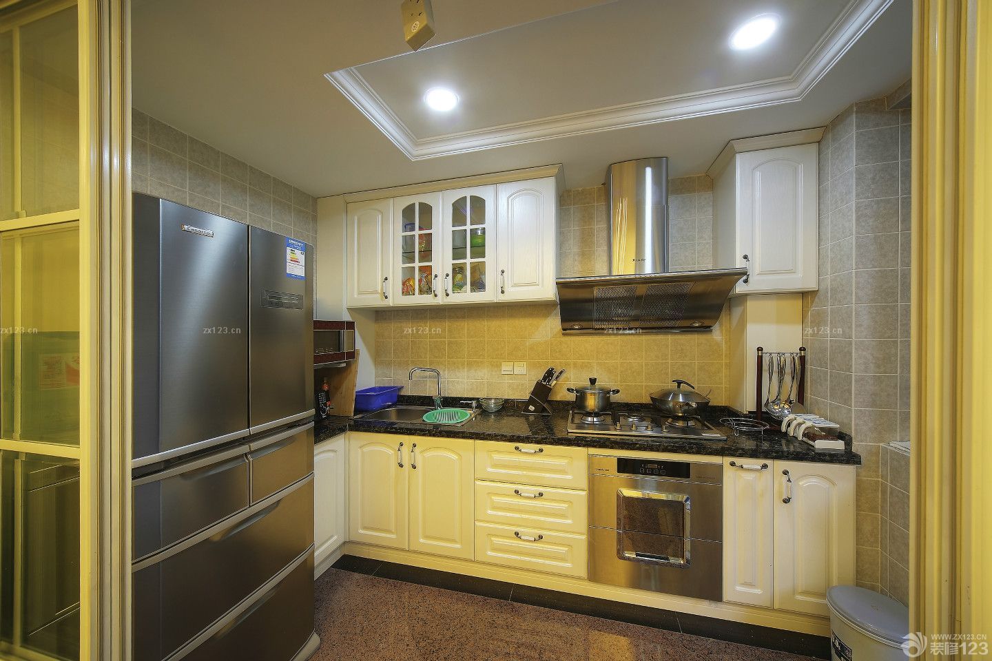 简约风格厨柜装修实景图欣赏