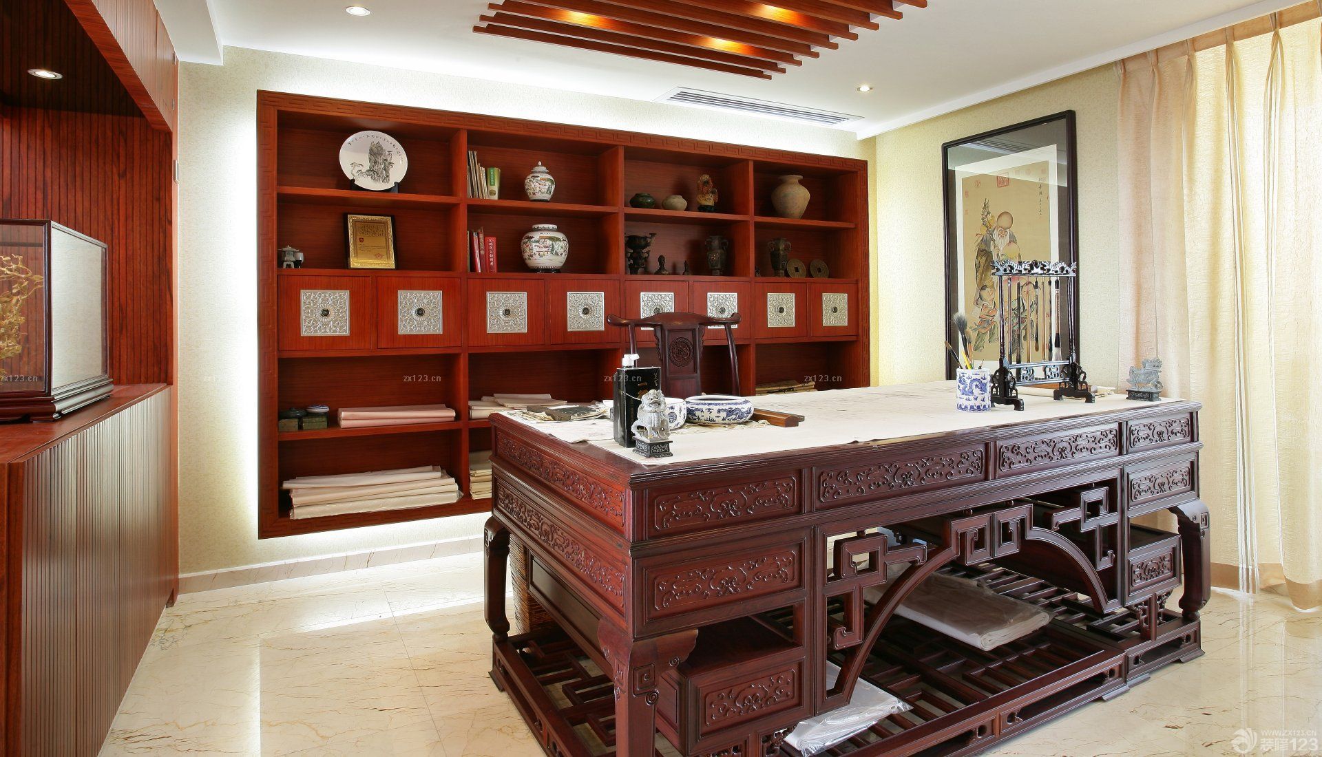 2025家庭中式红木写字台装修图片