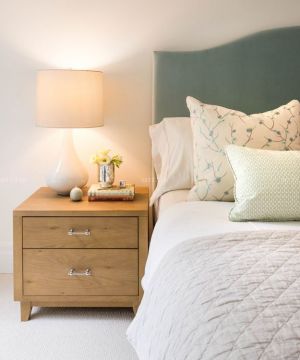 最新小型卧室美式田园床头柜装修案例