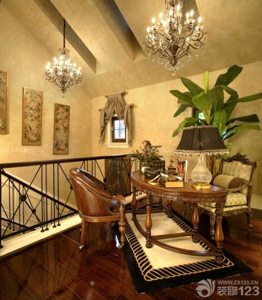 家庭休闲区阁楼装修样板间图片欣赏