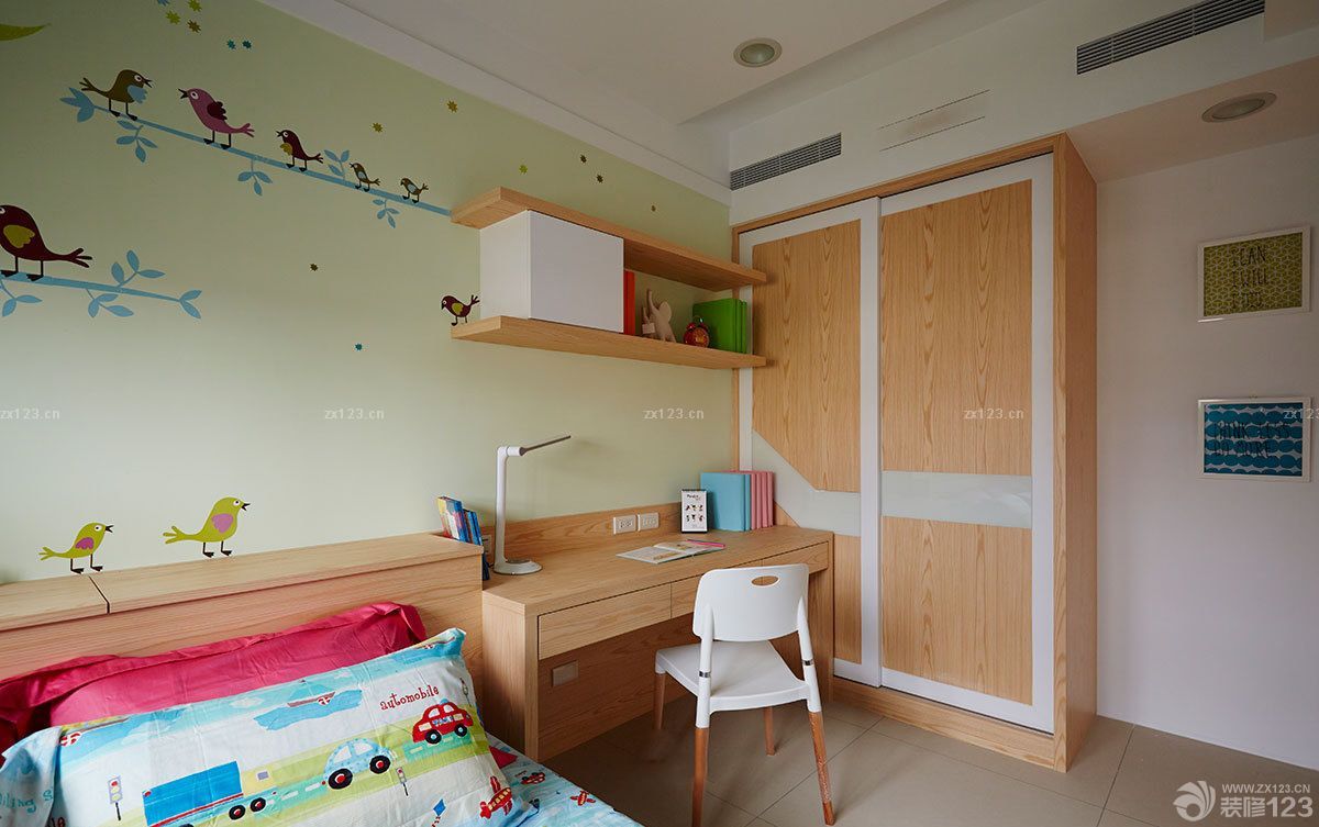 最新创意儿童房间现代风格实木家具设计图片欣赏
