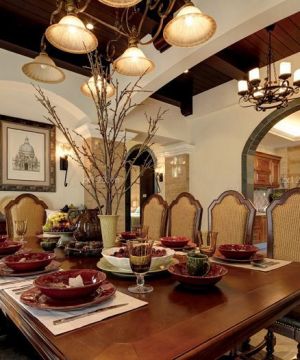 家装餐厅美式实木餐桌装修实景图