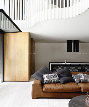 2025最新客厅真皮沙发装修实景图