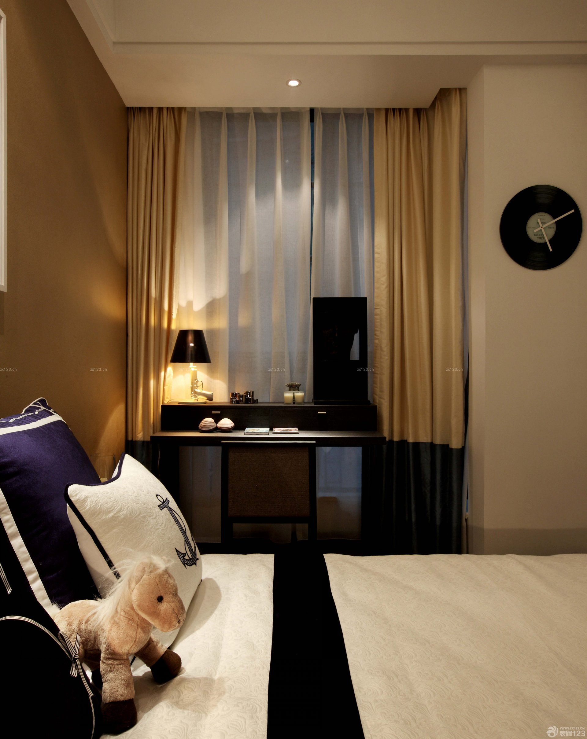 最新交换空间儿童房卧室兼书房装修案例