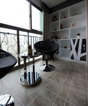 2025最新现代家庭休闲阳台瓷砖装修案例