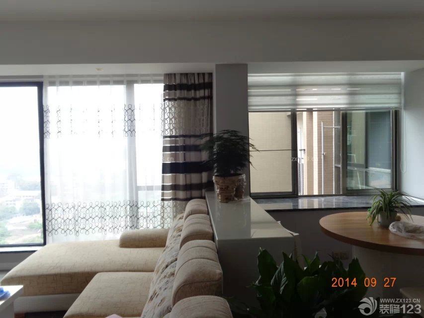 客厅餐厅隔断装修图片