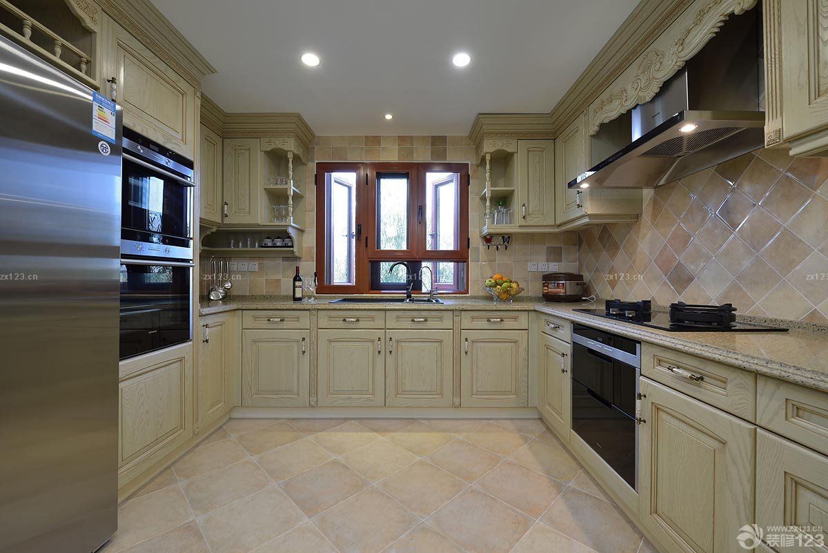2025最新欧式整体厨房瓷砖装修效果图