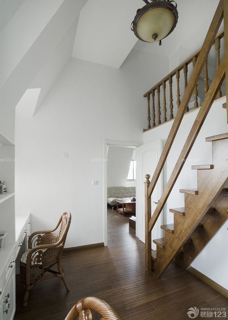 美式复式实木楼梯扶手装修图片