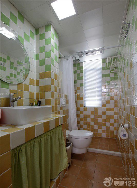 混搭风格小户型卫生间瓷砖配色装修案例