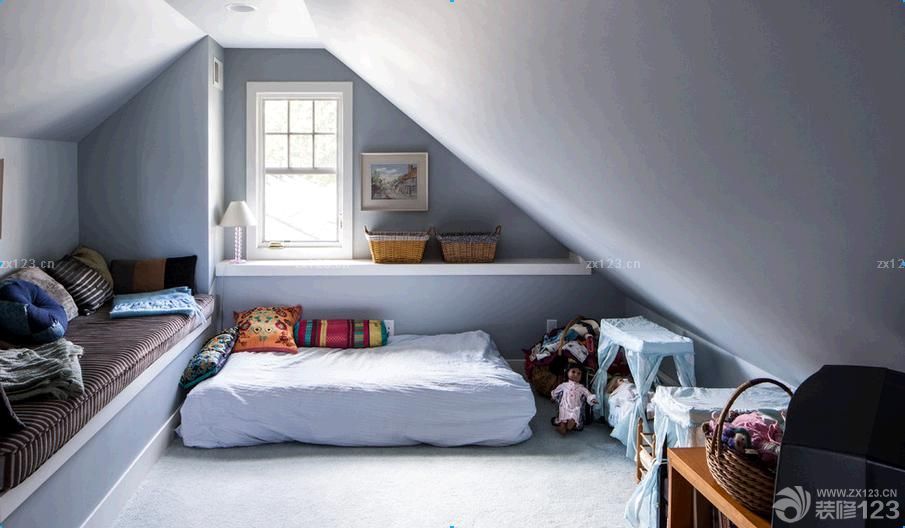简约风格小户型斜顶阁楼装修图片
