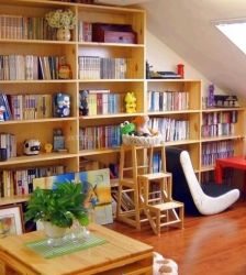 创意式小户型斜顶阁楼书房装修效果图