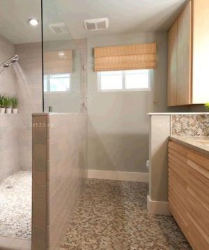 卫生间淋浴房马赛克地面设计效果图