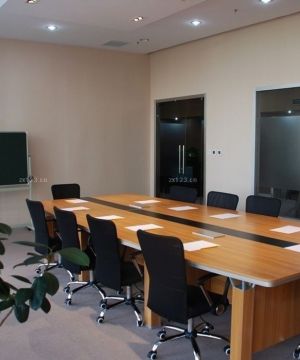 小型会议室桌椅装修设计效果图欣赏2023