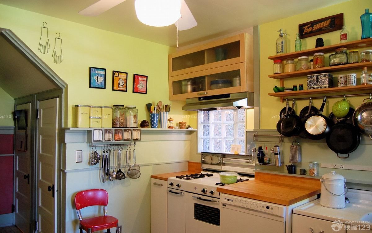 2023家居厨房黄色橱柜设计图片