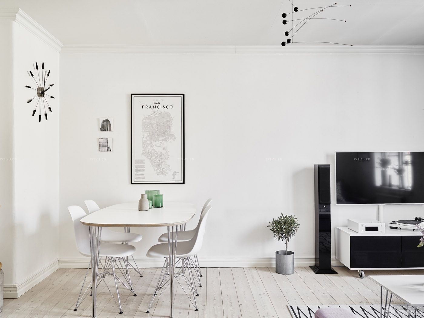 2025最新小餐厅小餐桌摆放图片